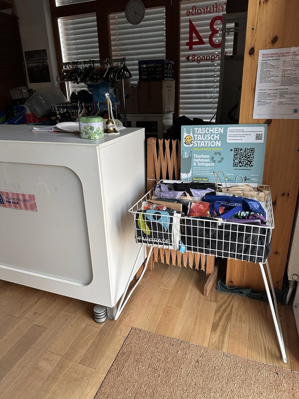 Teilerei - Umsonstladen mit Taschen-Station